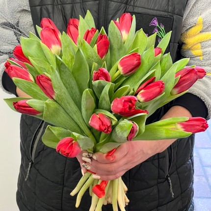 Букет красных тюльпанов на 8 марта с доставкой в по Волоколамску