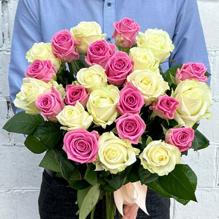 Букет из белых и розовых роз - купить с доставкой в по Волоколамску